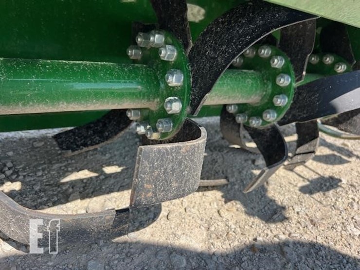 2021-john-deere-647-image-9
