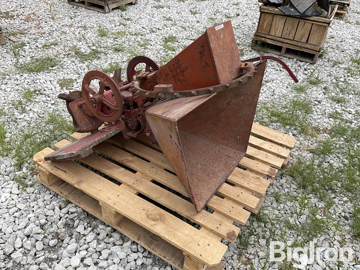 international-end-gate-seeder-image-3