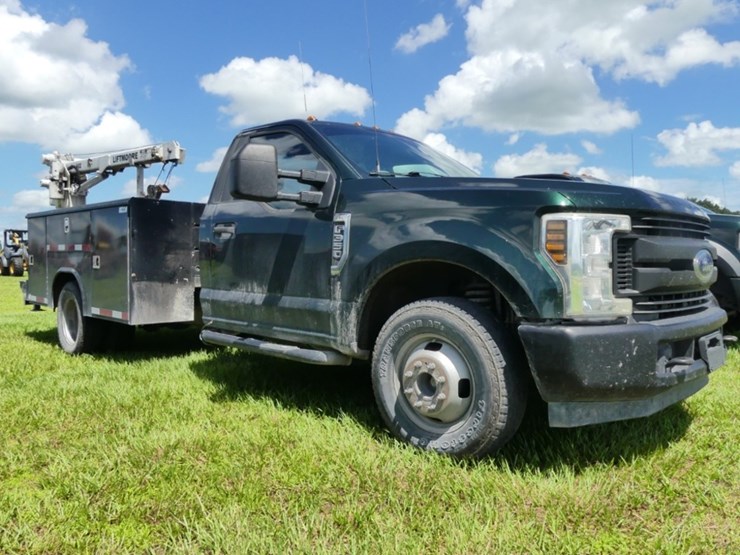 2019-ford-f350-xl-image-1