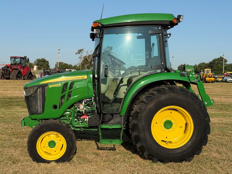 john-deere-4052r-image-10
