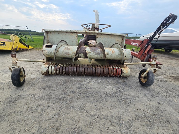 hesston-7160-image-6
