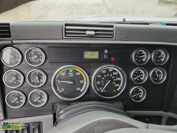 2006-freightliner-columbia-120-image-10