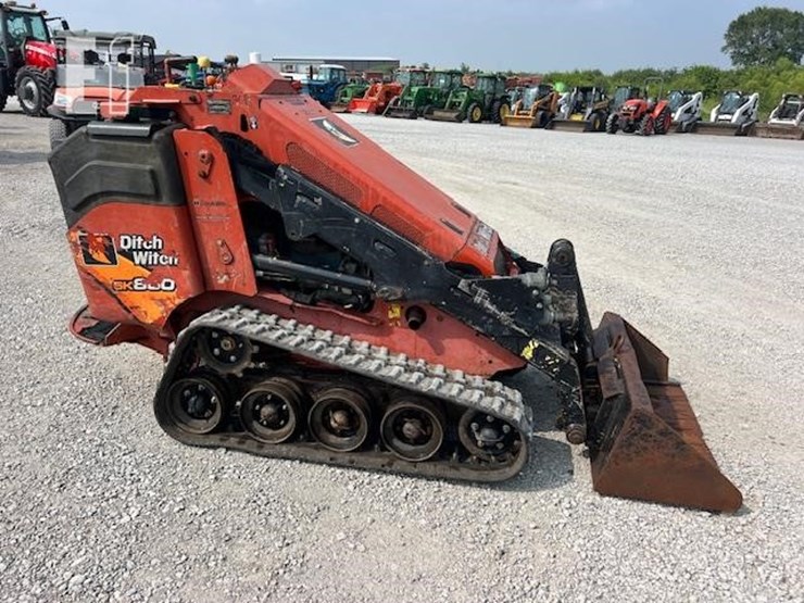 2019-ditch-witch-sk800-image-2