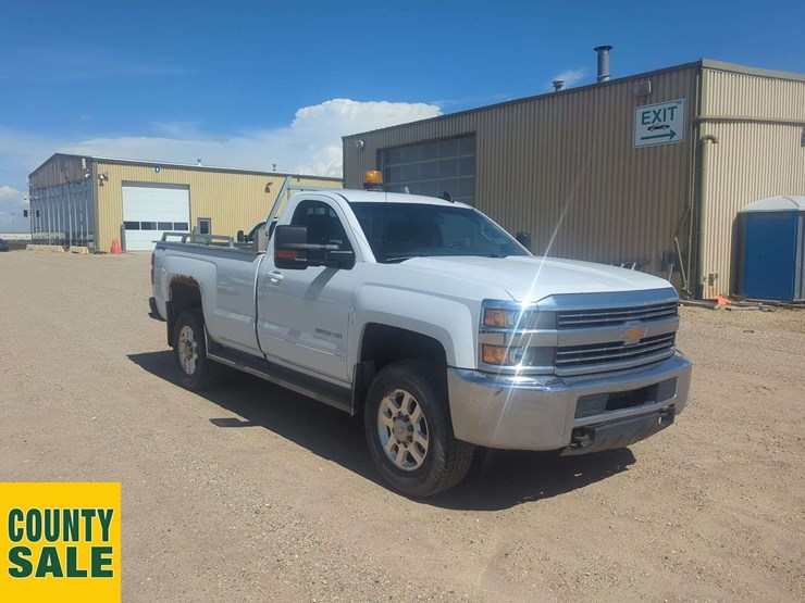 2015-chevrolet-silverado-3500hd-image-2