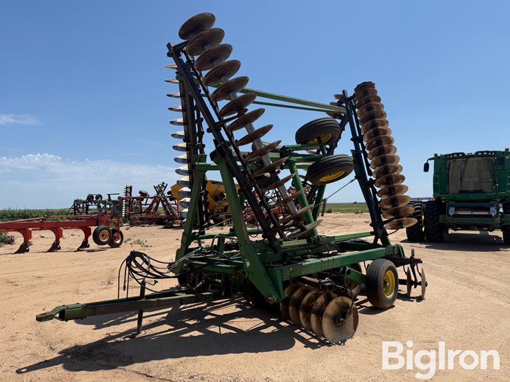 john-deere-235-image-1