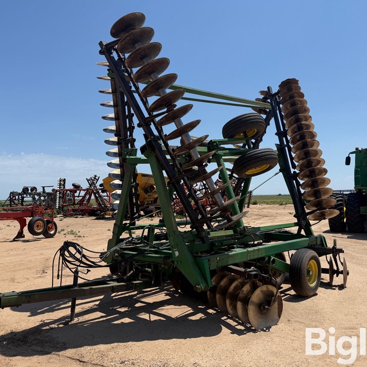JOHN DEERE 235