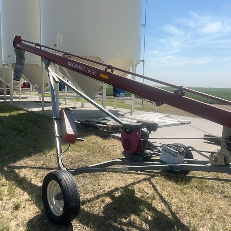 Sakundiak model HD 7–1200 grain auger with GX 620 V twin Honda with the electric start