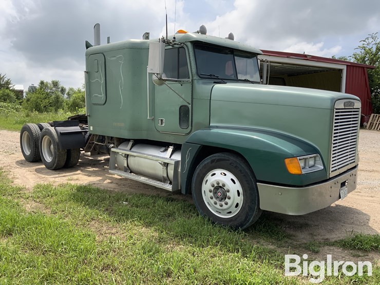 2000-freightliner-fld120-image-3