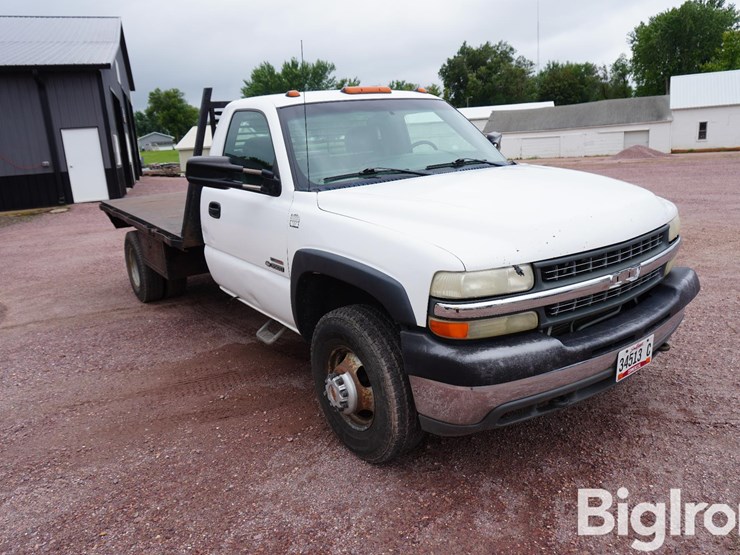 2001-chevrolet-silverado-3500-image-3