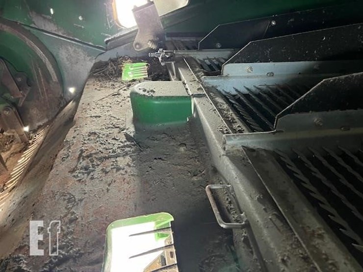 2014-john-deere-s670-image-36