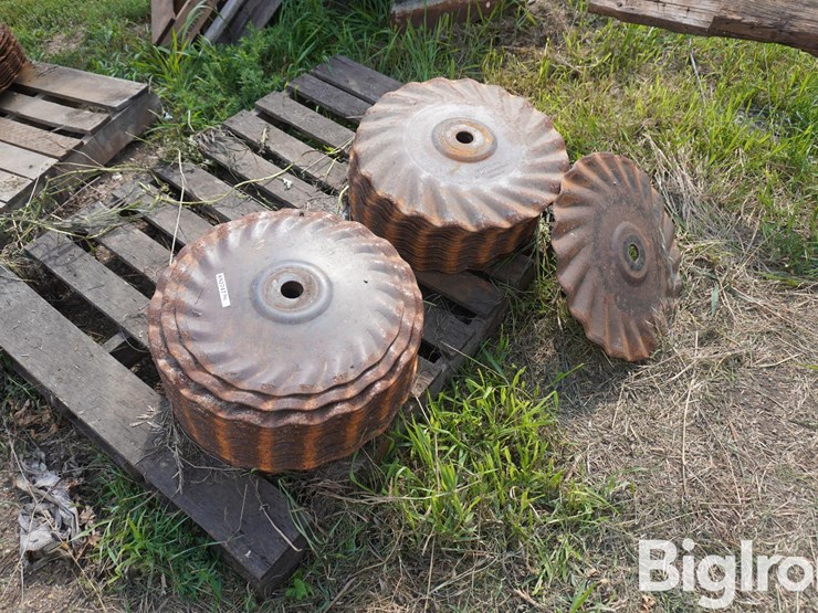 case-ih-330-image-1
