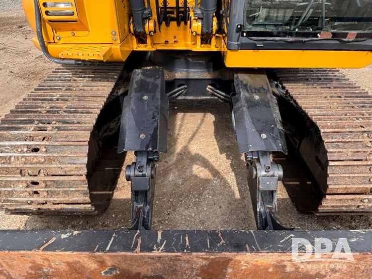 2012-deere-135d-image-29