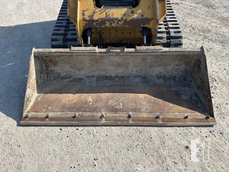 2015-caterpillar-299d-image-18
