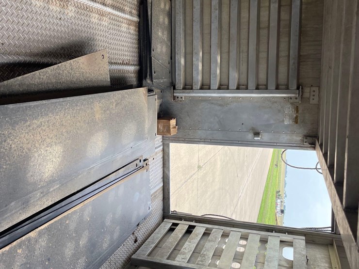 2021-eby-livestock-trailer-image-70
