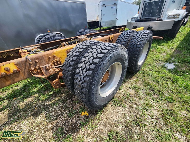 2010-kenworth-t800-image-16
