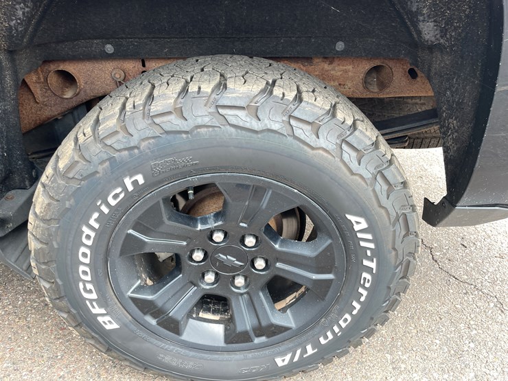 2018-chevrolet-silverado-1500-z71-image-30