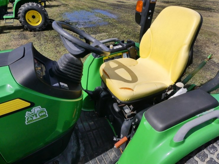 john-deere-3033r-image-11