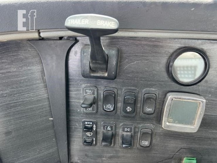 2008-freightliner-columbia-120-image-47