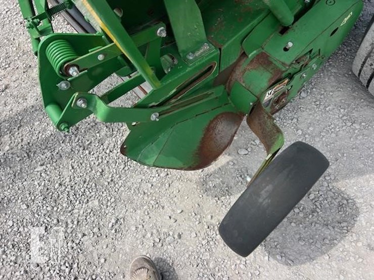 john-deere-560m-image-15