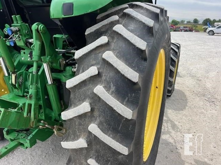 john-deere-6105d-image-25