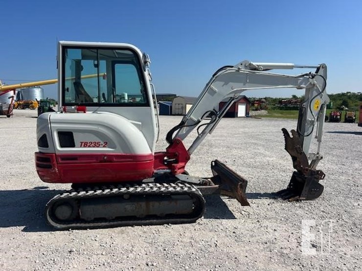 takeuchi-tb235-2-image-6