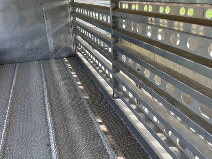 2021-eby-livestock-trailer-image-61