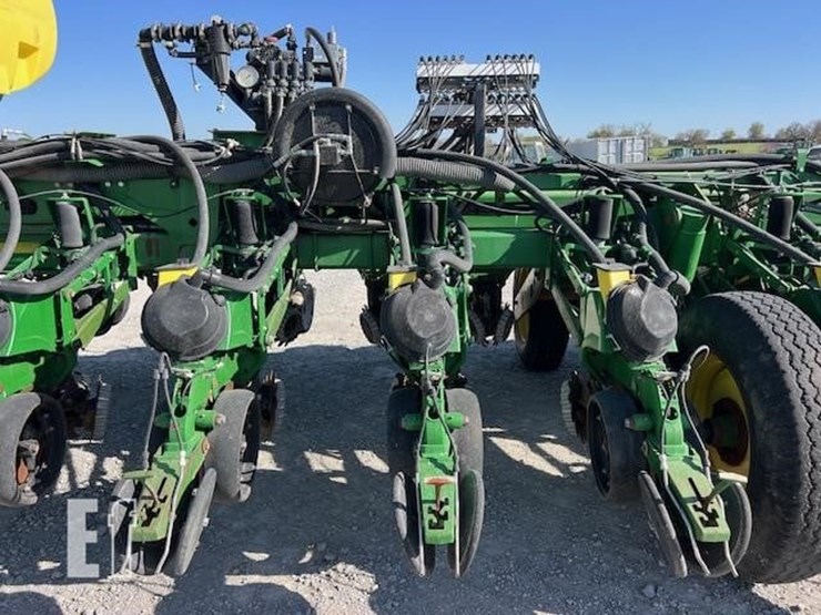 2009-john-deere-1770nt-image-36
