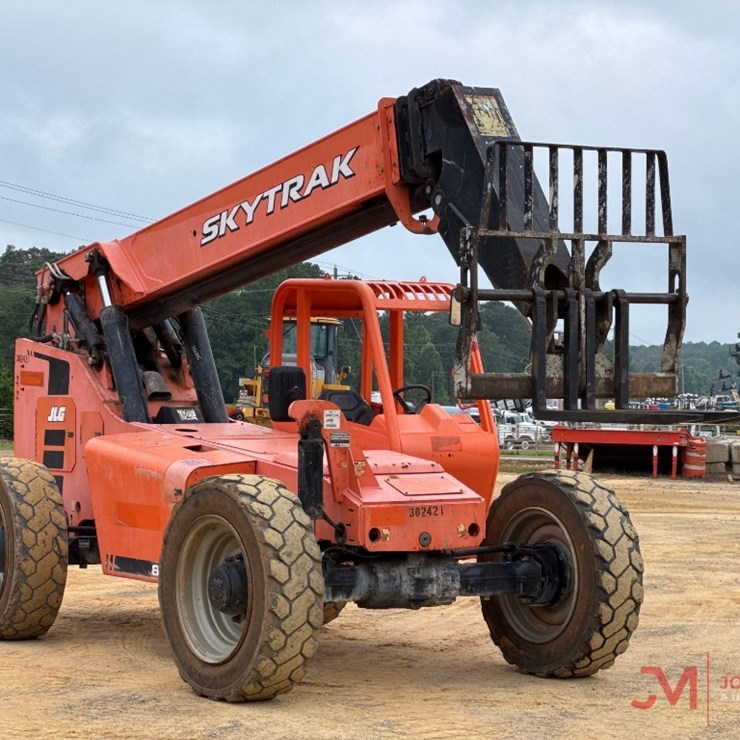 2018 JLG 8042