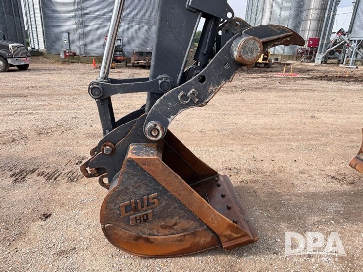 2012-deere-135d-image-18