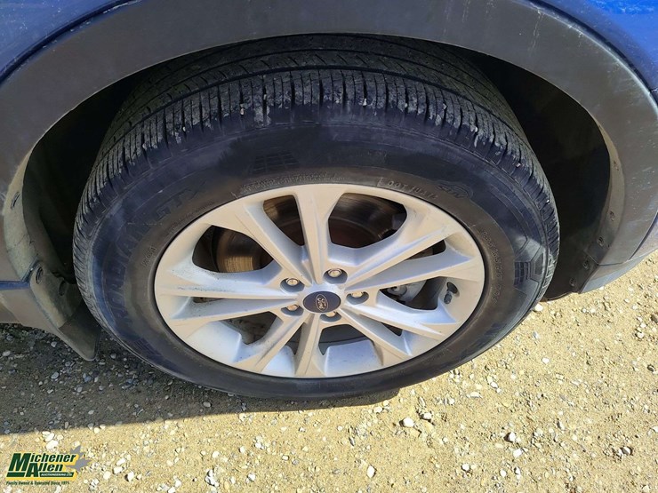 2019-ford-escape-sel-image-27