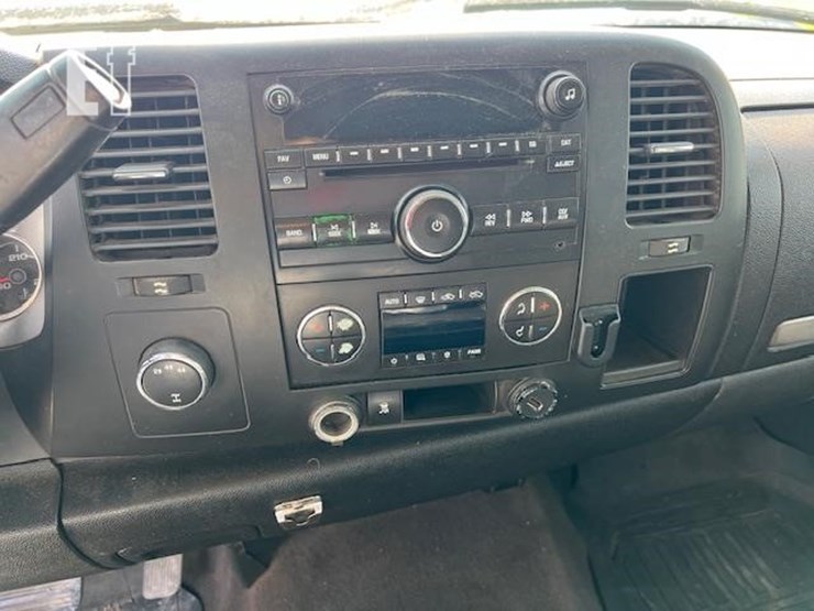 2011-chevrolet-silverado-2500hd-lt-image-43