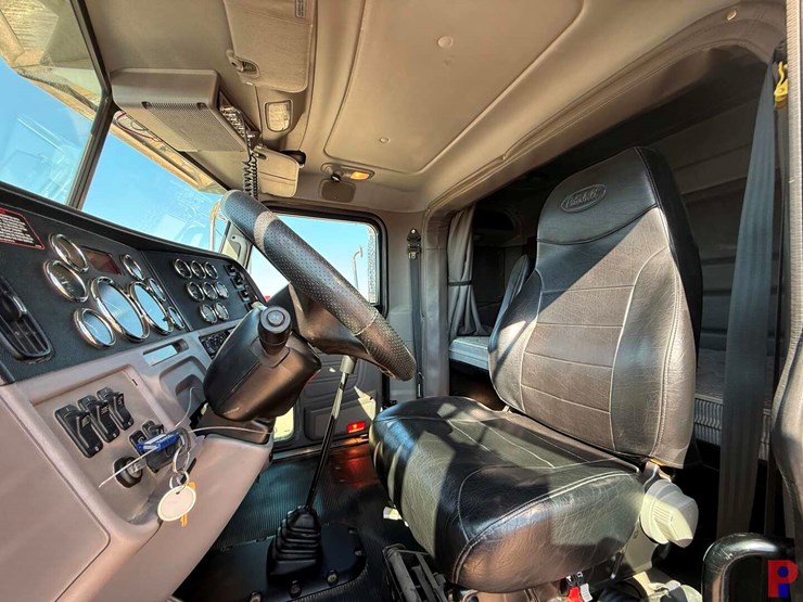 2013-peterbilt-388-image-10