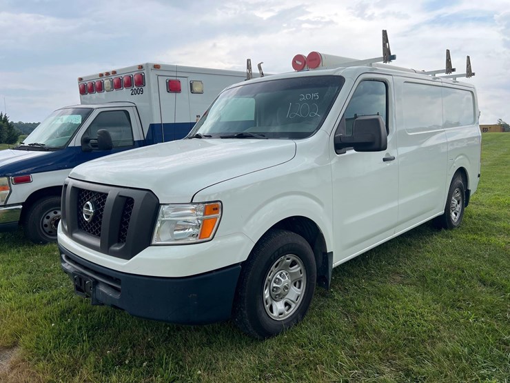 2015-nissan-nv2500-image-1