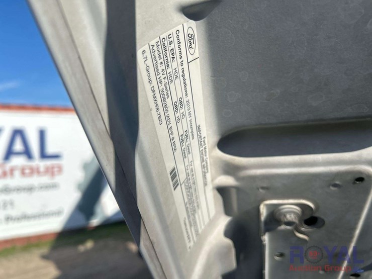 2013-ford-f550-image-23