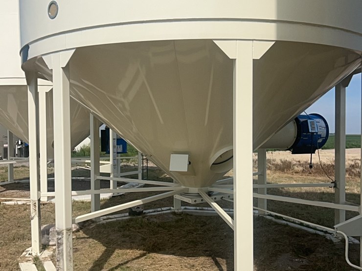 concept-5,000-bushel-hopper-bin,-fully-equipped-with-agi-grainguard-10-hp-bin-fan-with-three-phase-electric-motor-image-19