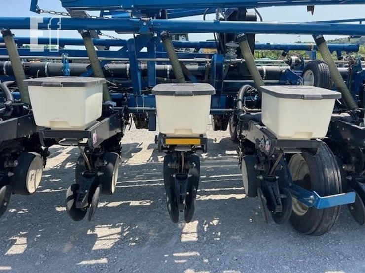 2008-kinze-3800sds-image-21