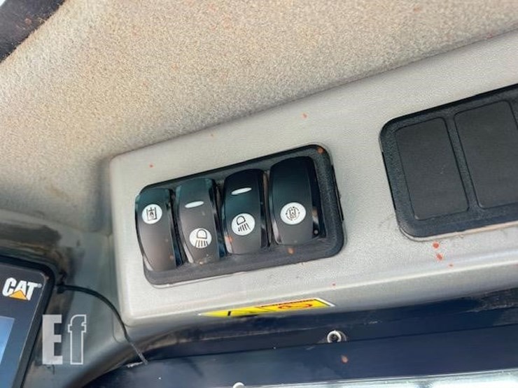 2018-caterpillar-299d2-image-31