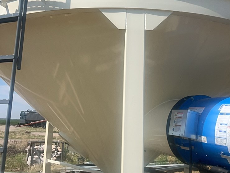 concept-5,000-bushel-hopper-bin,-fully-equipped-with-agi-grainguard-bin-fan-with-7.5-hp-three-phase-electric-motor-image-44
