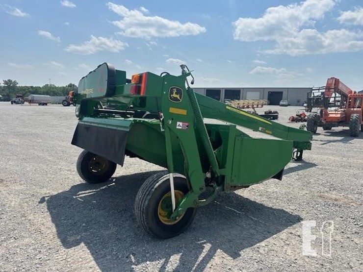 2017-john-deere-835-image-4