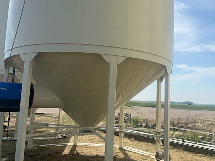 concept-5,000-bushel-hopper-bin,-fully-equipped-with-agi-grainguard-10-hp-bin-fan-with-three-phase-electric-motor-image-9