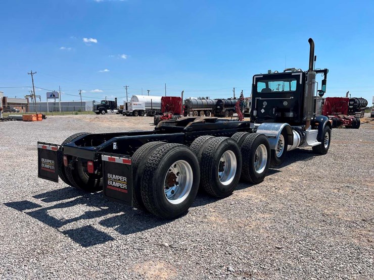 2011-peterbilt-367-image-4