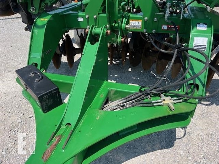 2014-john-deere-2623-image-12