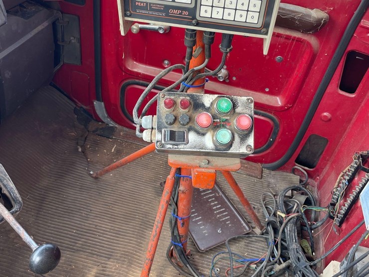 1982-ford-900-image-54