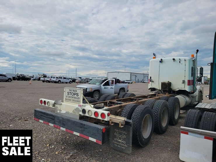 2015-freightliner-coronado-122-sd-image-16