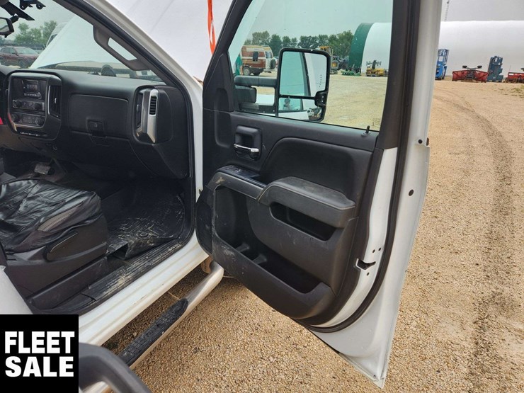 2015-chevrolet-silverado-2500hd-image-32