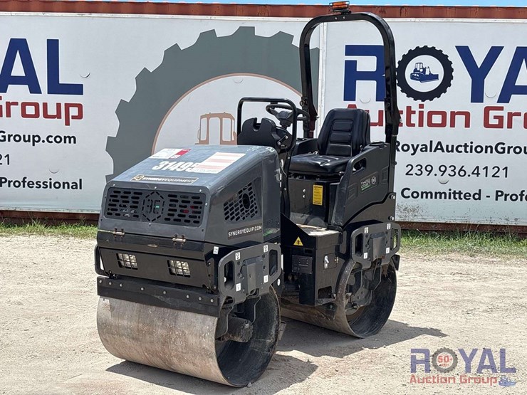 2023-third-coast-equipment-ra12h-vibratory-articulating-tandem-smooth-drum-roller-image-1