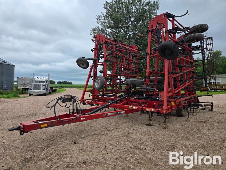 2011-case-ih-200-image-1