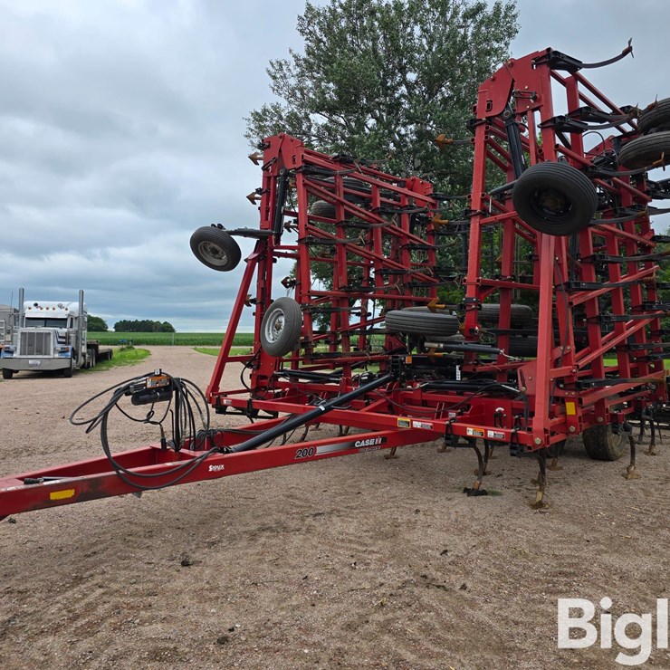 2011 CASE IH 200
