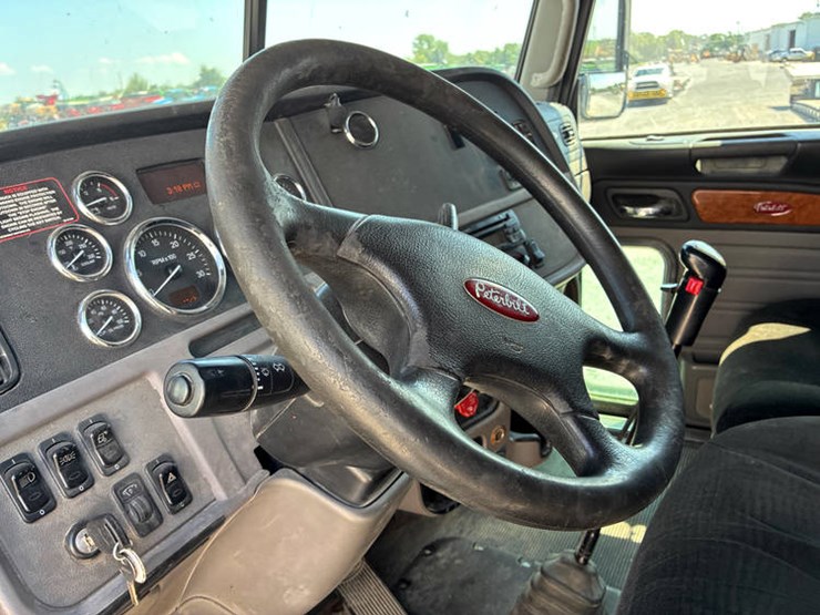 2011-peterbilt-386-image-78