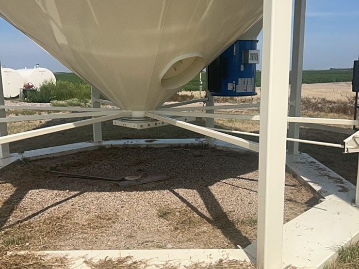 concept-7500-bushel-hopper-bin,-fully-equipped-with-agi-grainguard-10-hp-bin-fan-with-three-phase-electric-motor-image-22